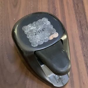 Paper shapers ek success 2 1/4 scalloped square punch